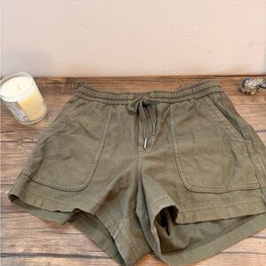 Women’s Athleta Farallon XS Shorts  | Aspen Olive Cotton